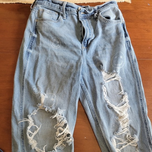 Hollister size 3 Regular smile face jeans - Picture 2 of 5